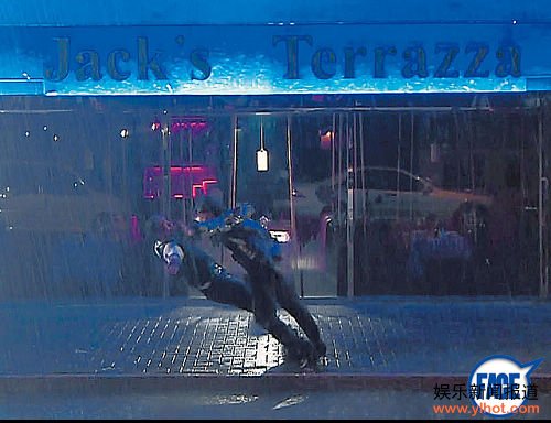 两人好似MJ上身